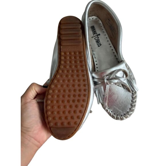 MINNETONKA Silver Leather Moccasins Flats Size US 6 - Picture 5 of 8